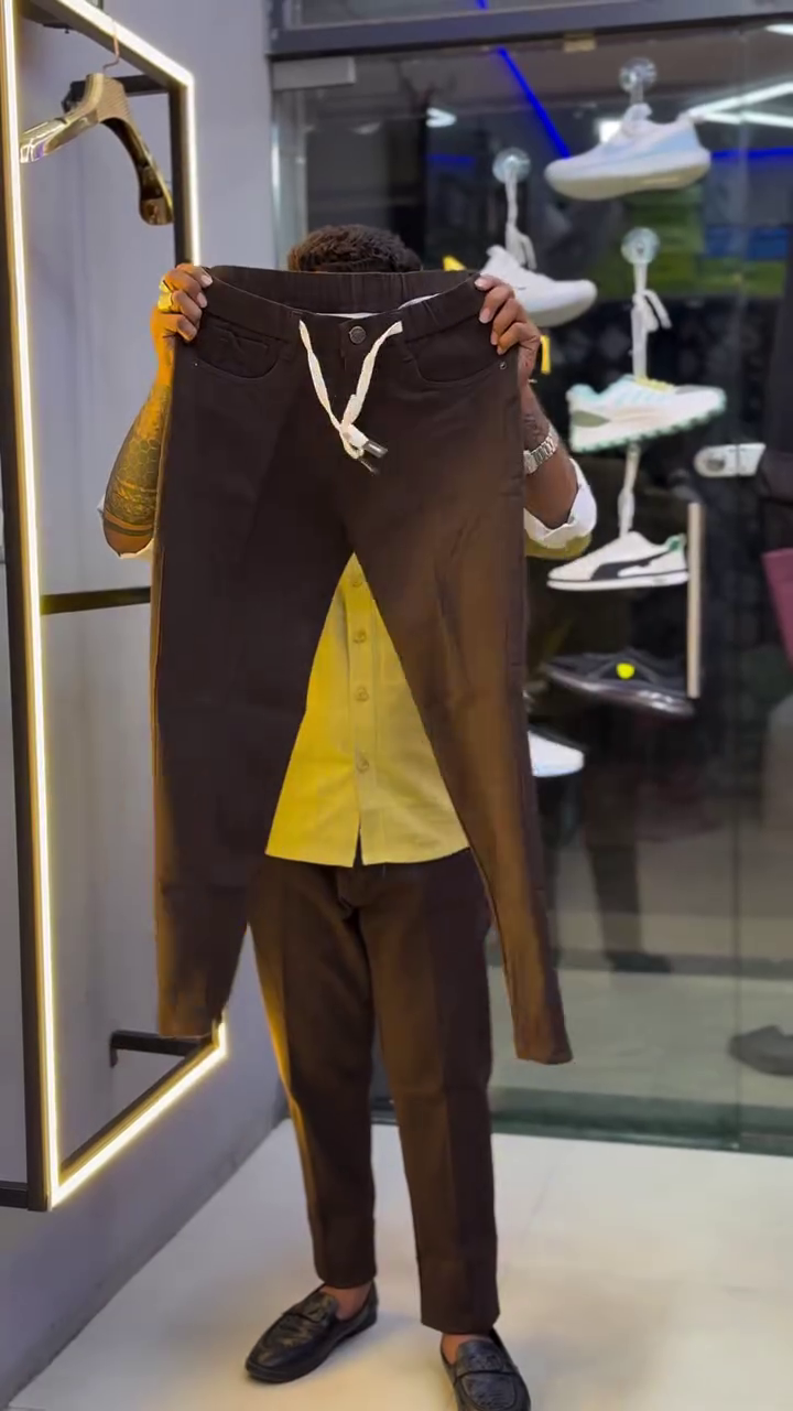 Men Loose Fit Pleated Trousers - Image 3