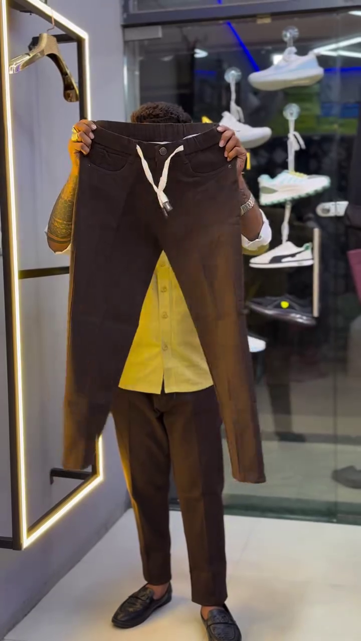 Men Loose Fit Pleated Trousers - Image 2